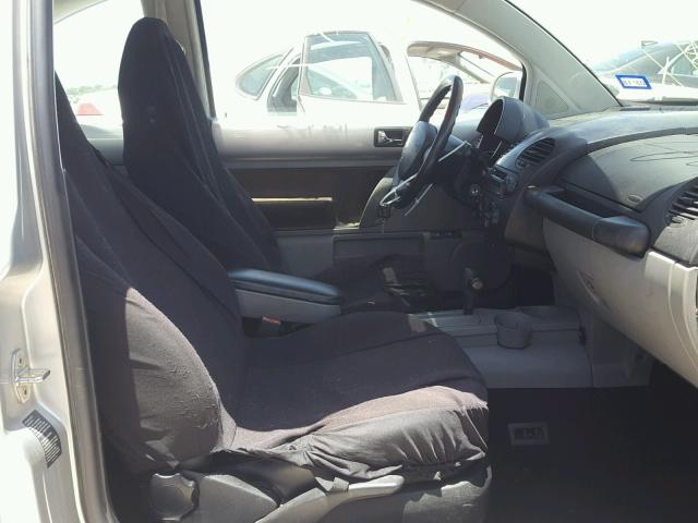 3VWCB21C51M435507 - 2001 VOLKSWAGEN NEW BEETLE 银色 照片 5