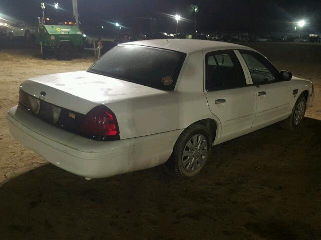 2FAFP71W62X151436 - 2002 FORD CROWN VICT WHITE photo 4