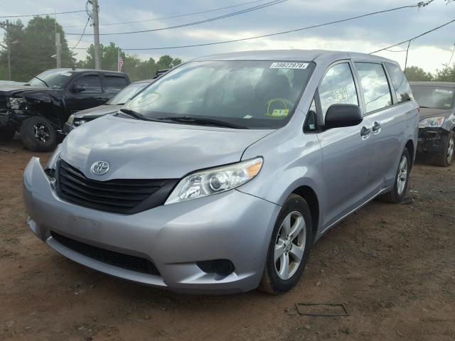 5TDZK3DC7BS034914 - 2011 TOYOTA SIENNA BAS SILVER photo 2