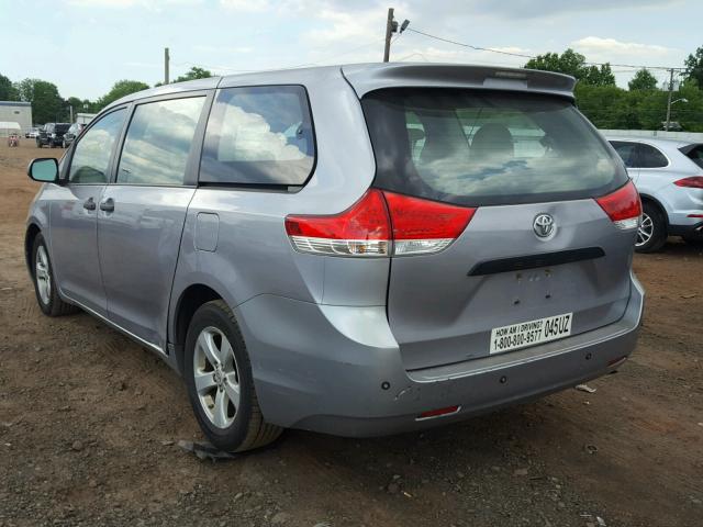 5TDZK3DC7BS034914 - 2011 TOYOTA SIENNA BAS SILVER photo 3