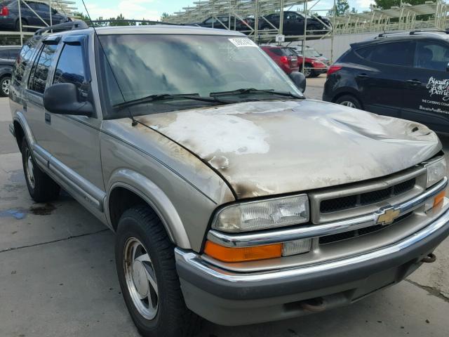 1GNDT13WXW2208101 - 1998 CHEVROLET BLAZER GOLD photo 1