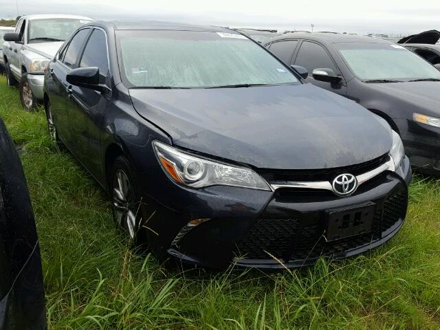 4T1BF1FK4HU284352 - 2017 TOYOTA CAMRY GRAY photo 1