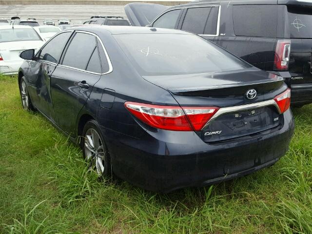 4T1BF1FK4HU284352 - 2017 TOYOTA CAMRY GRAY photo 3