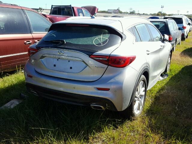 SJKCH5CPXHA018066 - 2017 INFINITI QX30 BASE SILVER photo 4