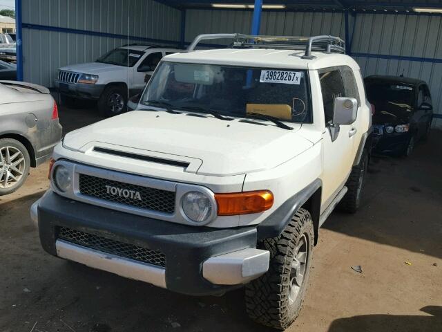 JTEBU4BF7DK158413 - 2013 TOYOTA FJ CRUISER WHITE photo 2