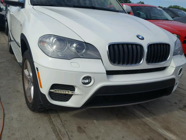 5UXZV8C58CL422887 - 2012 BMW X5 XDRIVE5 WHITE photo 9