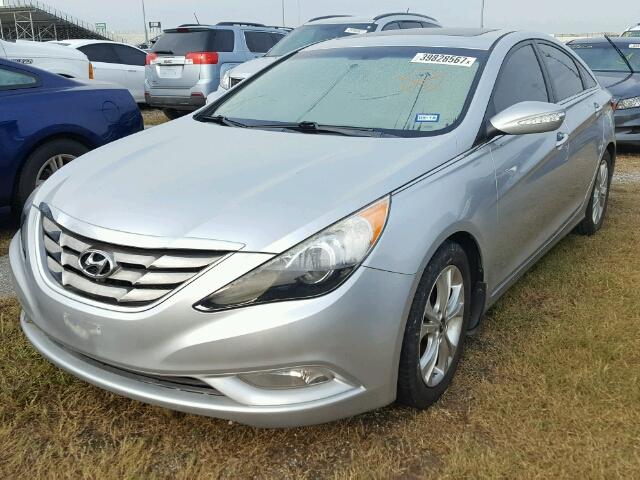 5NPEC4AC8DH541965 - 2013 HYUNDAI SONATA SE SILVER photo 2