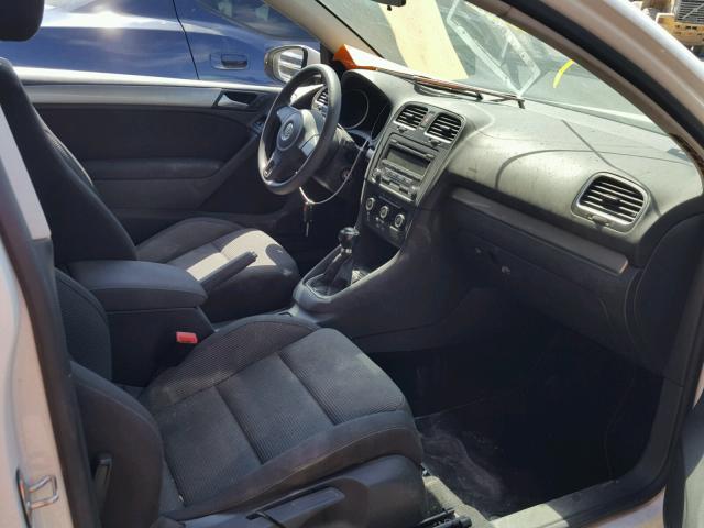 WVWAB7AJ4DW088567 - 2013 VOLKSWAGEN GOLF WHITE photo 5