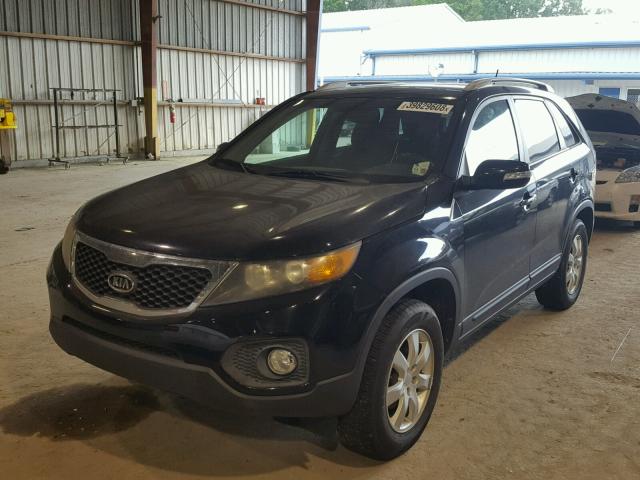 5XYKT3A12BG105919 - 2011 KIA SORENTO BA BLACK photo 2