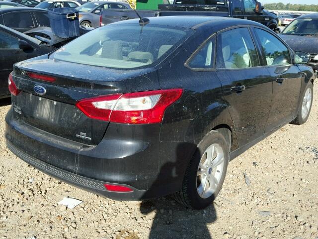 1FADP3F20EL381528 - 2014 FORD FOCUS SE BLACK photo 4