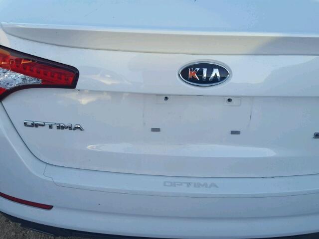 5XXGR4A61CG027693 - 2012 KIA OPTIMA WHITE photo 9