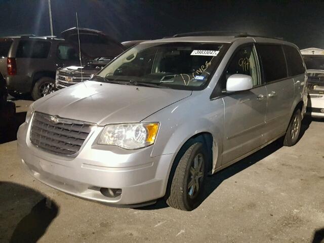 2A4RR8DX1AR478688 - 2010 CHRYSLER TOWN & COU SILVER photo 2