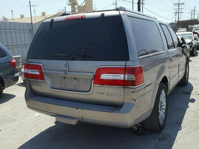 5LMFL27588LJ18671 - 2008 LINCOLN NAVIGATOR SILVER photo 4