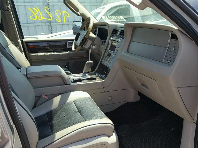 5LMFL27588LJ18671 - 2008 LINCOLN NAVIGATOR SILVER photo 5
