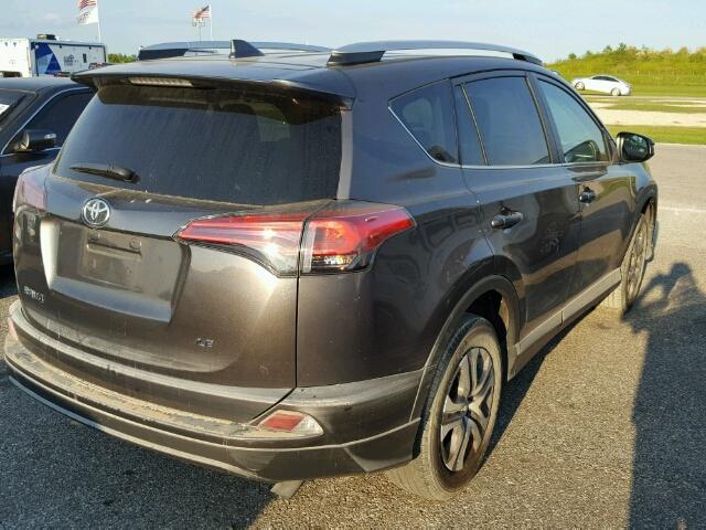 2T3ZFREV5GW256073 - 2016 TOYOTA RAV4 LE Grafit foto 4