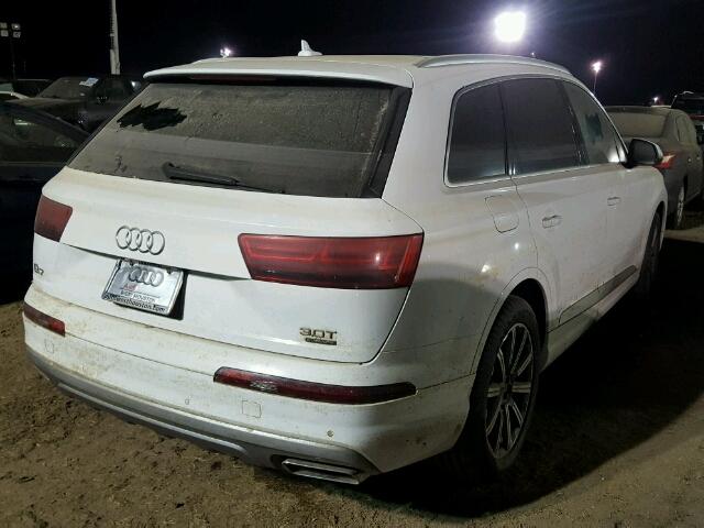 WA1LAAF70HD056815 - 2017 AUDI Q7 WHITE photo 4