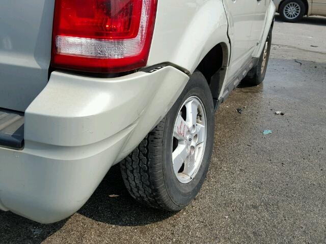 1FMCU02Z98KB77140 - 2008 FORD ESCAPE XLS WHITE photo 9