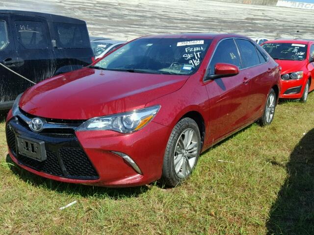 4T1BF1FK2GU614505 - 2016 TOYOTA CAMRY RED photo 2