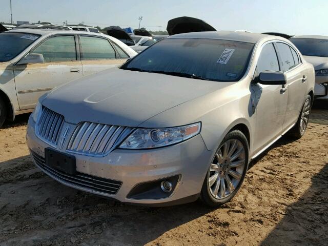 1LNHM93RX9G635409 - 2009 LINCOLN MKS WHITE photo 2