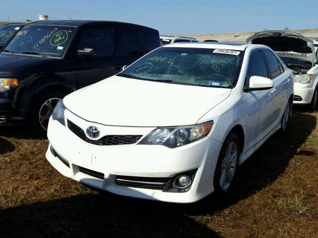 4T1BF1FK9CU566091 - 2012 TOYOTA CAMRY WHITE photo 2