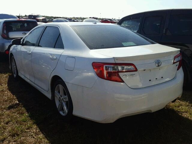 4T1BF1FK9CU566091 - 2012 TOYOTA CAMRY WHITE photo 3