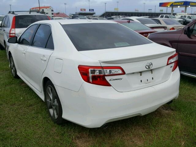 4T1BK1FK2CU510456 - 2012 TOYOTA CAMRY SE WHITE photo 3