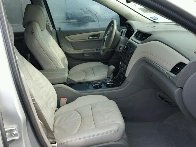 1GNKRHKD8HJ344136 - 2017 CHEVROLET TRAVERSE L SILVER photo 5