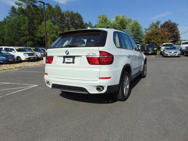 5UXZW0C56BL371192 - 2011 BMW X5 XDRIVE3 WHITE photo 3