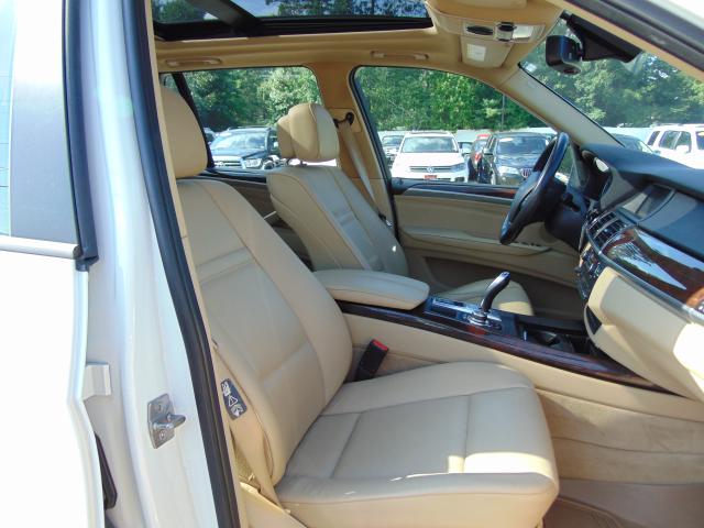 5UXZW0C56BL371192 - 2011 BMW X5 XDRIVE3 WHITE photo 5