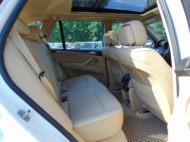 5UXZW0C56BL371192 - 2011 BMW X5 XDRIVE3 WHITE photo 6