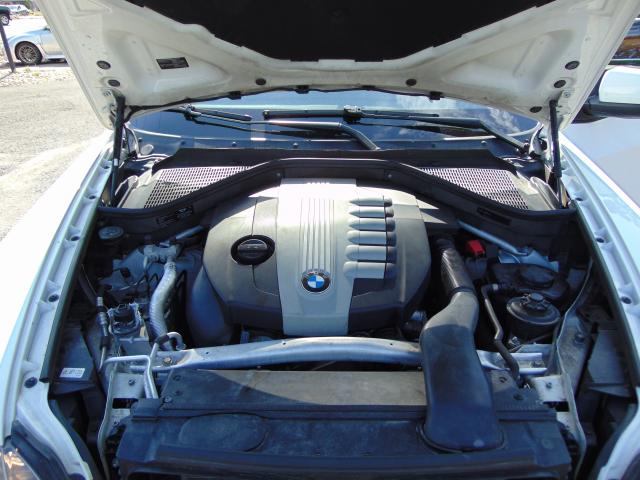 5UXZW0C56BL371192 - 2011 BMW X5 XDRIVE3 WHITE photo 8