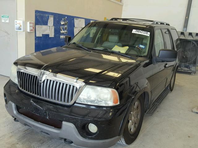 5LMFU27R04LJ27584 - 2004 LINCOLN NAVIGATOR BLACK photo 2