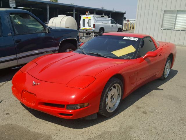 1G1YY22G525127469 - 2002 CHEVROLET CORVETTE RED photo 2