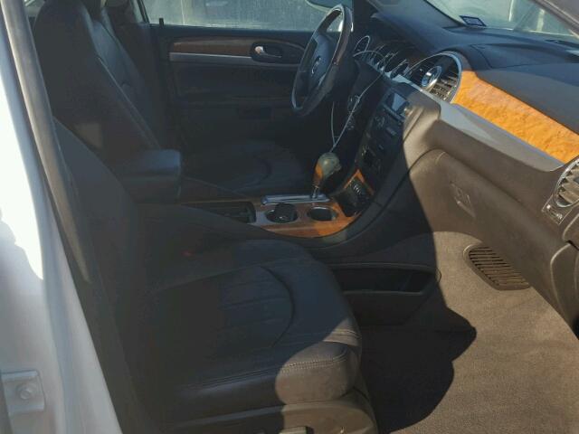 5GAKRCED8CJ420794 - 2012 BUICK ENCLAVE WHITE photo 5