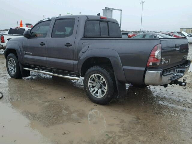 5TFJU4GN5FX083586 - 2015 TOYOTA TACOMA GRAY photo 3