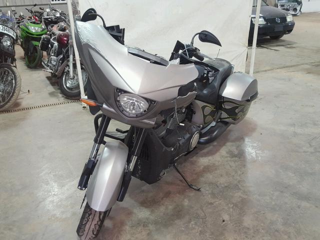 5VPDW36N0E3027694 - 2014 VICTORY MOTORCYCLES CROSS COUN Gris foto 2