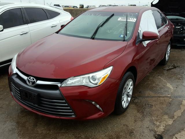 4T1BF1FK2HU662572 - 2017 TOYOTA CAMRY MAROON photo 2