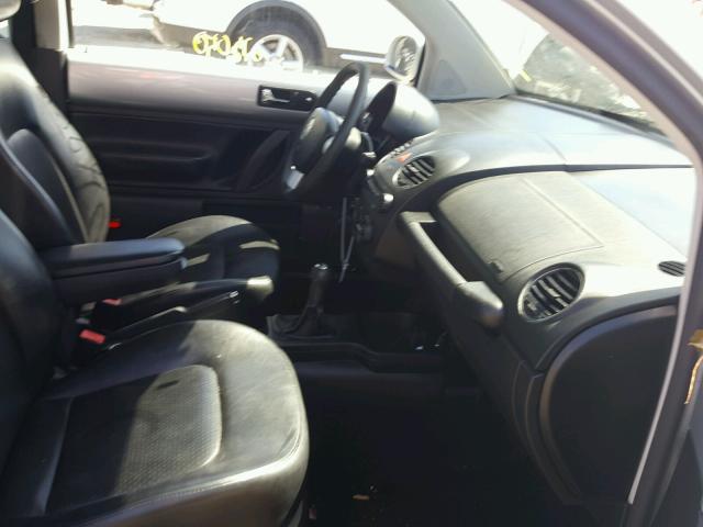 3VWPR31C66M417611 - 2006 VOLKSWAGEN NEW BEETLE ნაცრისფერი ფოტო 5