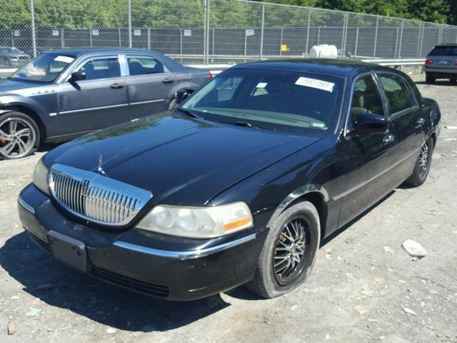 1LNHM83W64Y625494 - 2004 LINCOLN TOWN CAR U BLACK photo 2