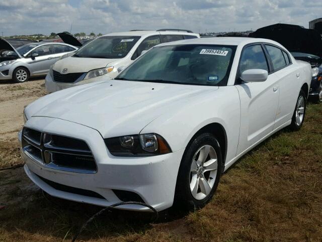 2B3CL3CG1BH550550 - 2011 DODGE CHARGER WHITE photo 2