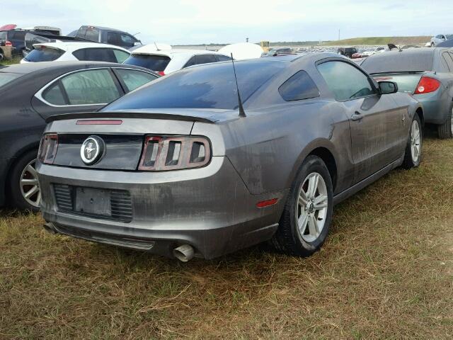 1ZVBP8AM0D5213282 - 2013 FORD MUSTANG GRAY photo 4