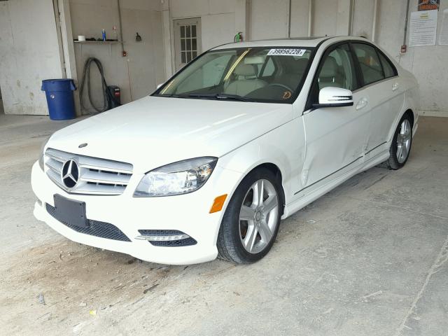 WDDGF5EB6BA523577 - 2011 MERCEDES-BENZ C 300 WHITE photo 2