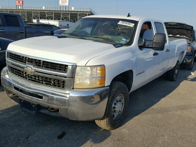 1GCHC236X8F167979 - 2008 CHEVROLET SILVERADO WHITE photo 2