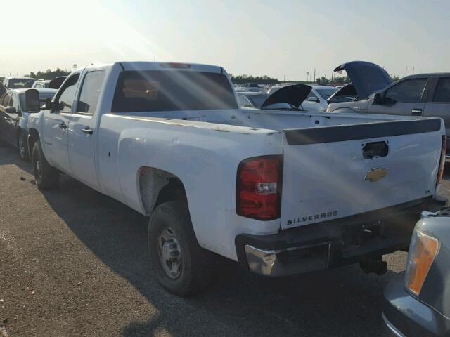 1GCHC236X8F167979 - 2008 CHEVROLET SILVERADO WHITE photo 3