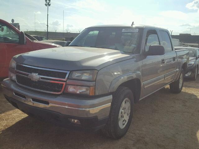 2GCEK13T961165618 - 2006 CHEVROLET SILVERADO GRAY photo 2