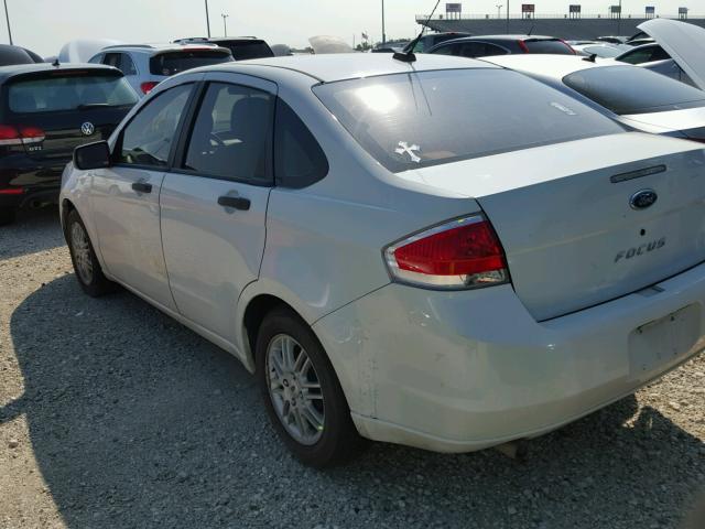 1FAHP35N19W230845 - 2009 FORD FOCUS SE WHITE photo 3