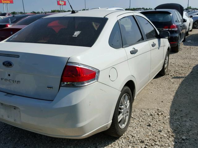 1FAHP35N19W230845 - 2009 FORD FOCUS SE WHITE photo 4