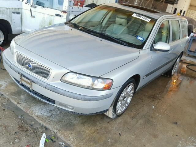 YV1SW53D612036309 - 2001 VOLVO V70 T5 TUR SILVER photo 2