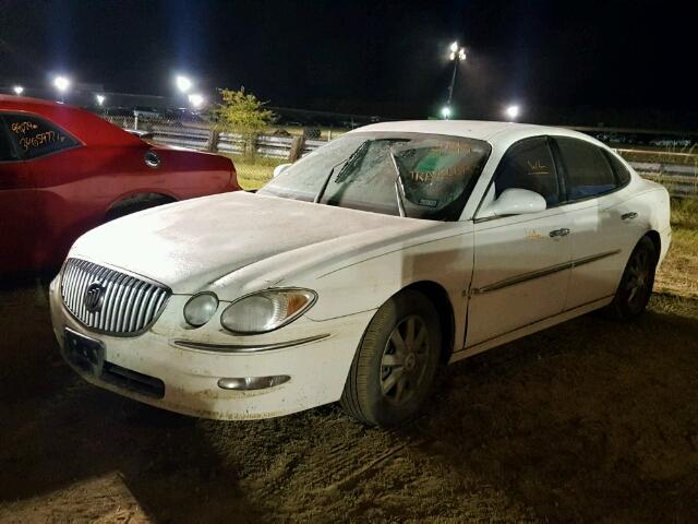 2G4WD582781247688 - 2008 BUICK LACROSSE C WHITE photo 2