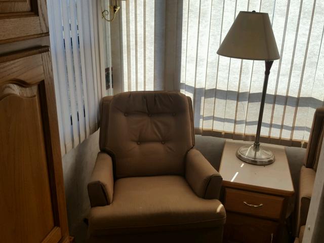 4YDF32525Y4051793 - 2000 KEYSTONE MONTANA WHITE photo 9